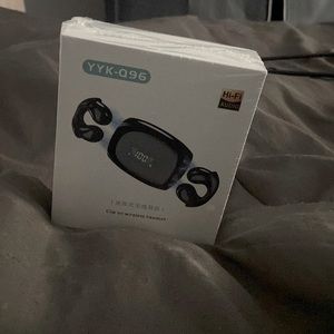 Brand new never used, ordered wrong thing and feeling generous to give away